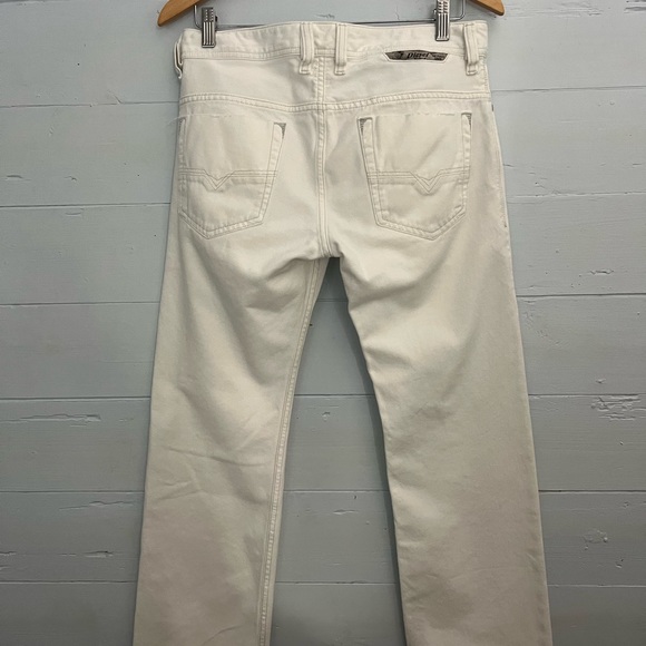 Diesel Safado Wash 0811G Regular Slim Straight White Jeans 28x27, $279 MSRP - Picture 9 of 16
